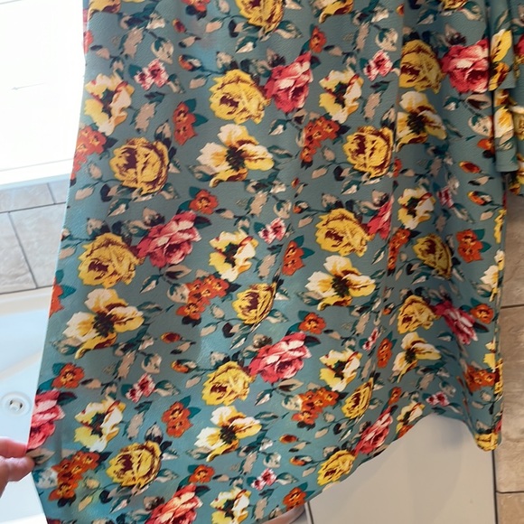 Off shoulder dress floral beauty(blue,orange, yellow,cream) pockets like new - Picture 8 of 9